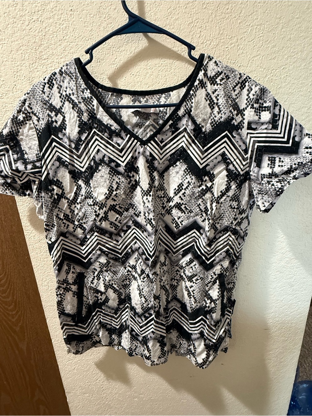 koi Black & White Zigzag Snake-Print V-Neck scrub top